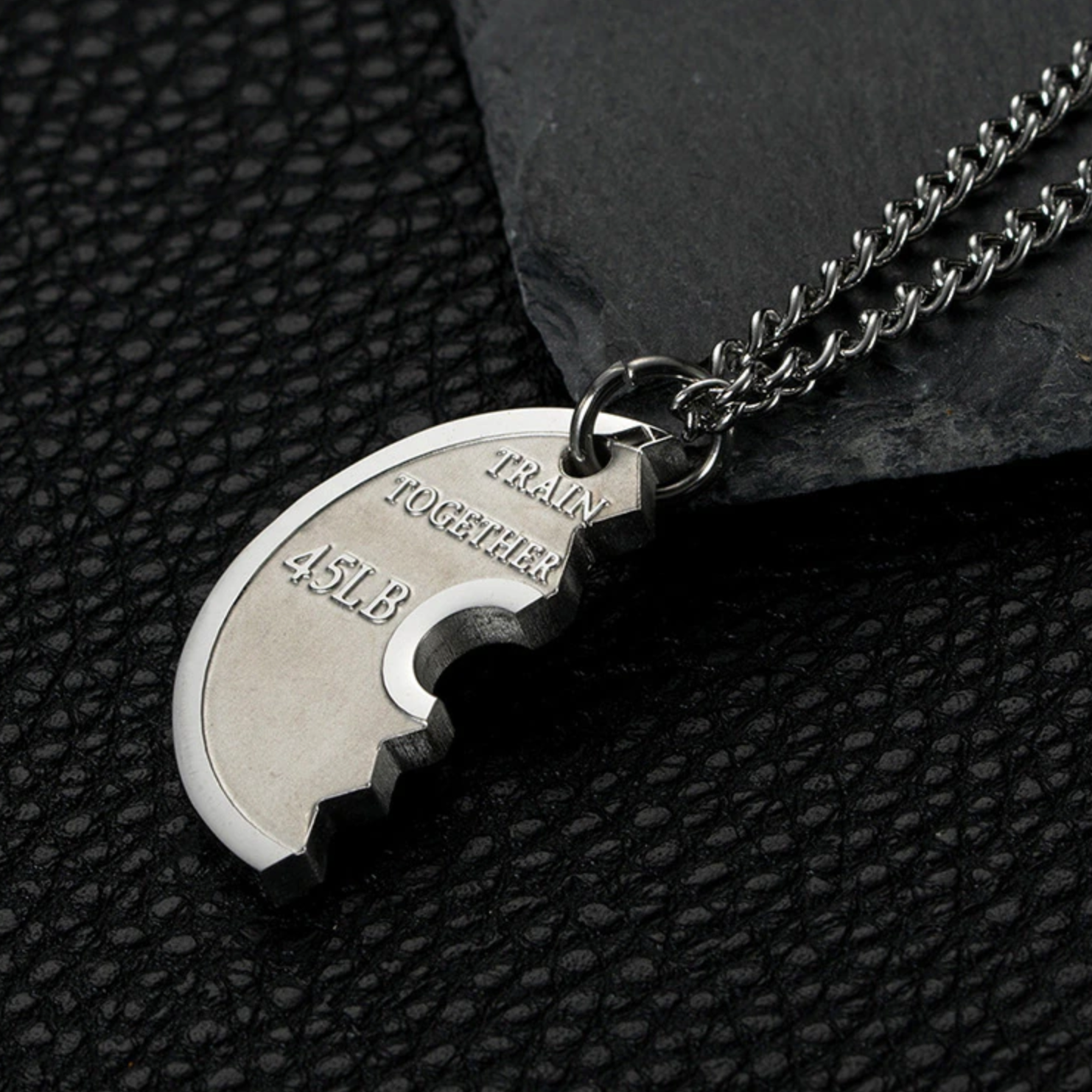 Fit Partner Plate Necklace Set